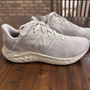 New Balance Fresh Foam Arishi v4 Women's Shoe Size 10 Light Gray Summer Fog